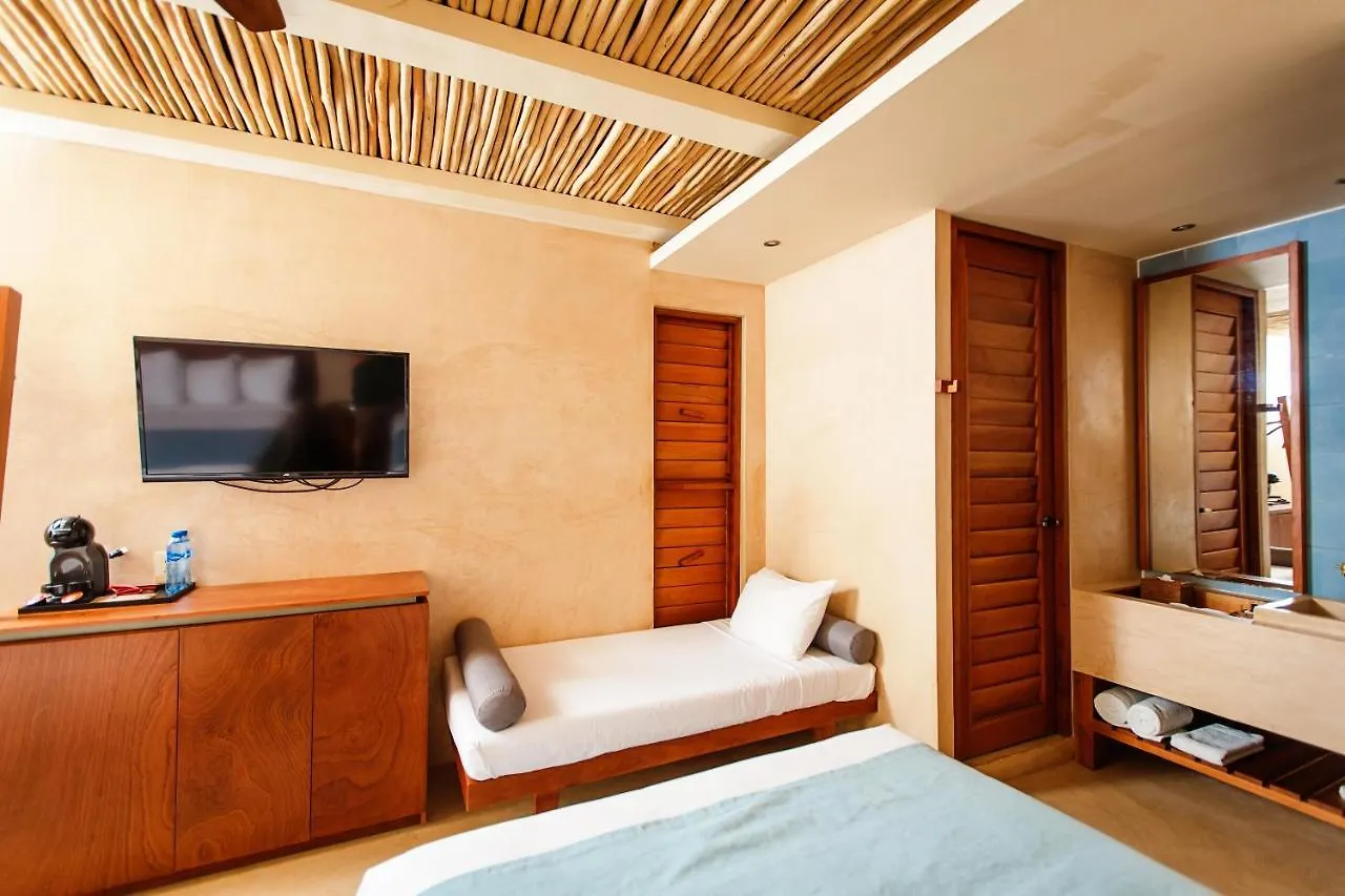 Hotel Carolina Bacalar 4*,