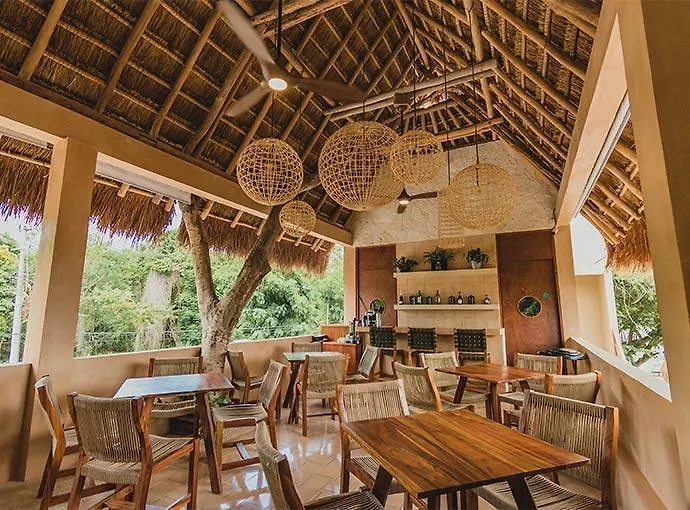 Hotel Carolina Bacalar 4*,
